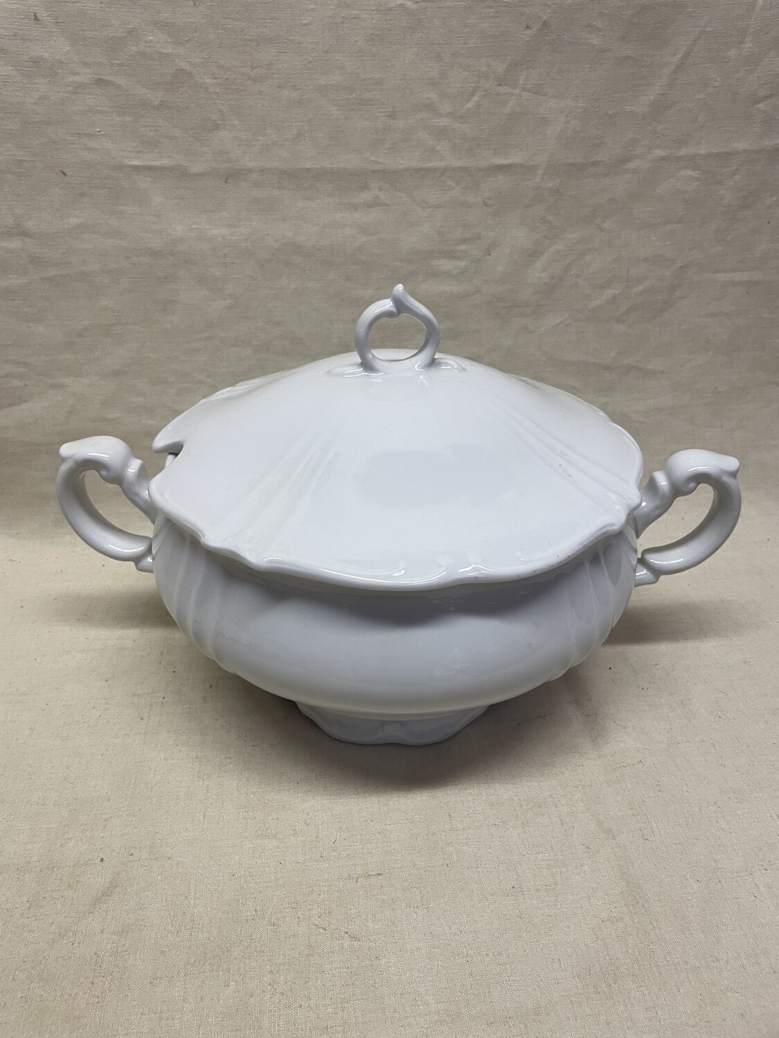 Soupière en porcelaine blanche - D 23 cm