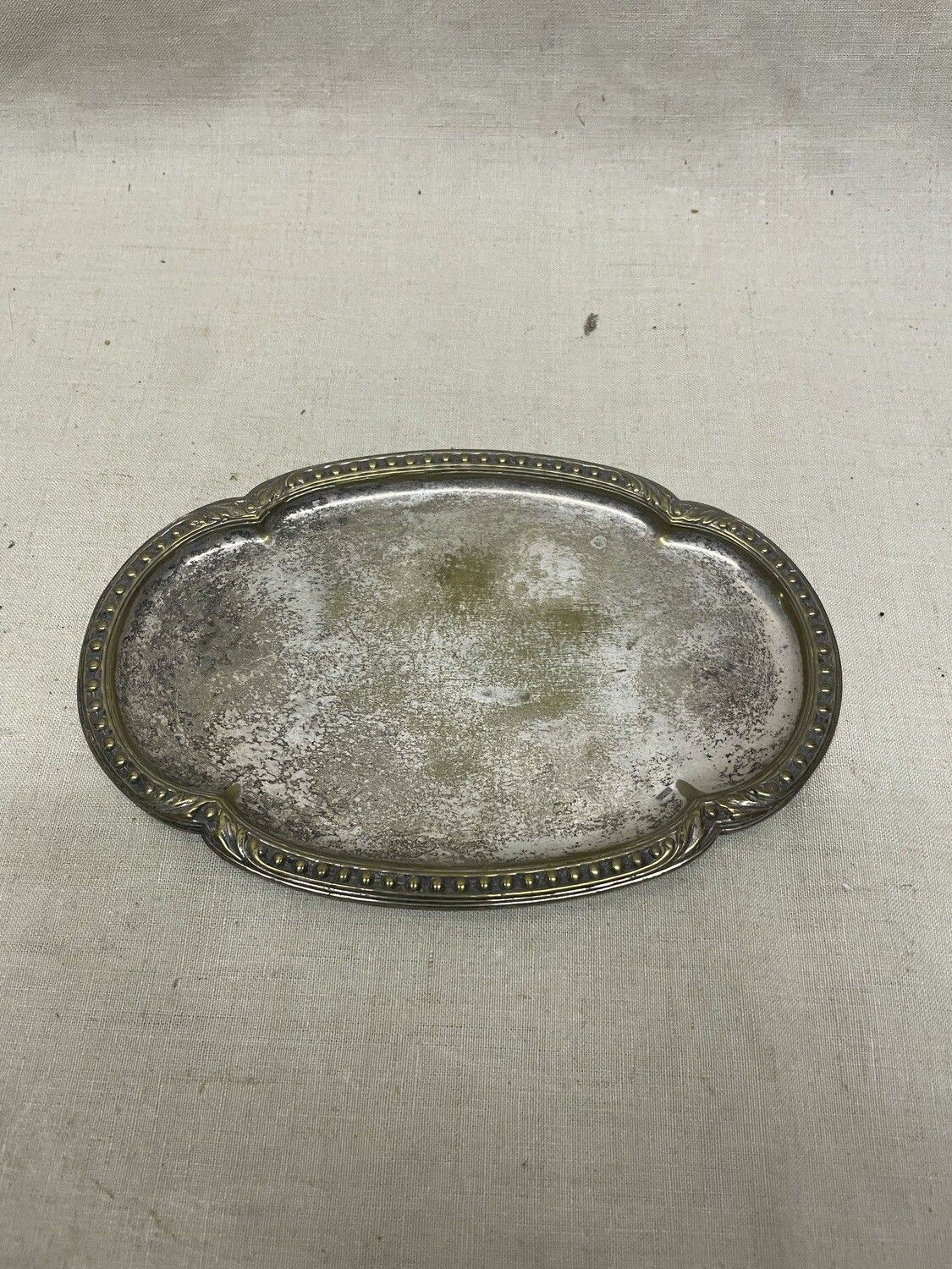 Petit plateau en métal argenté - 18 cm x 12,5 cm