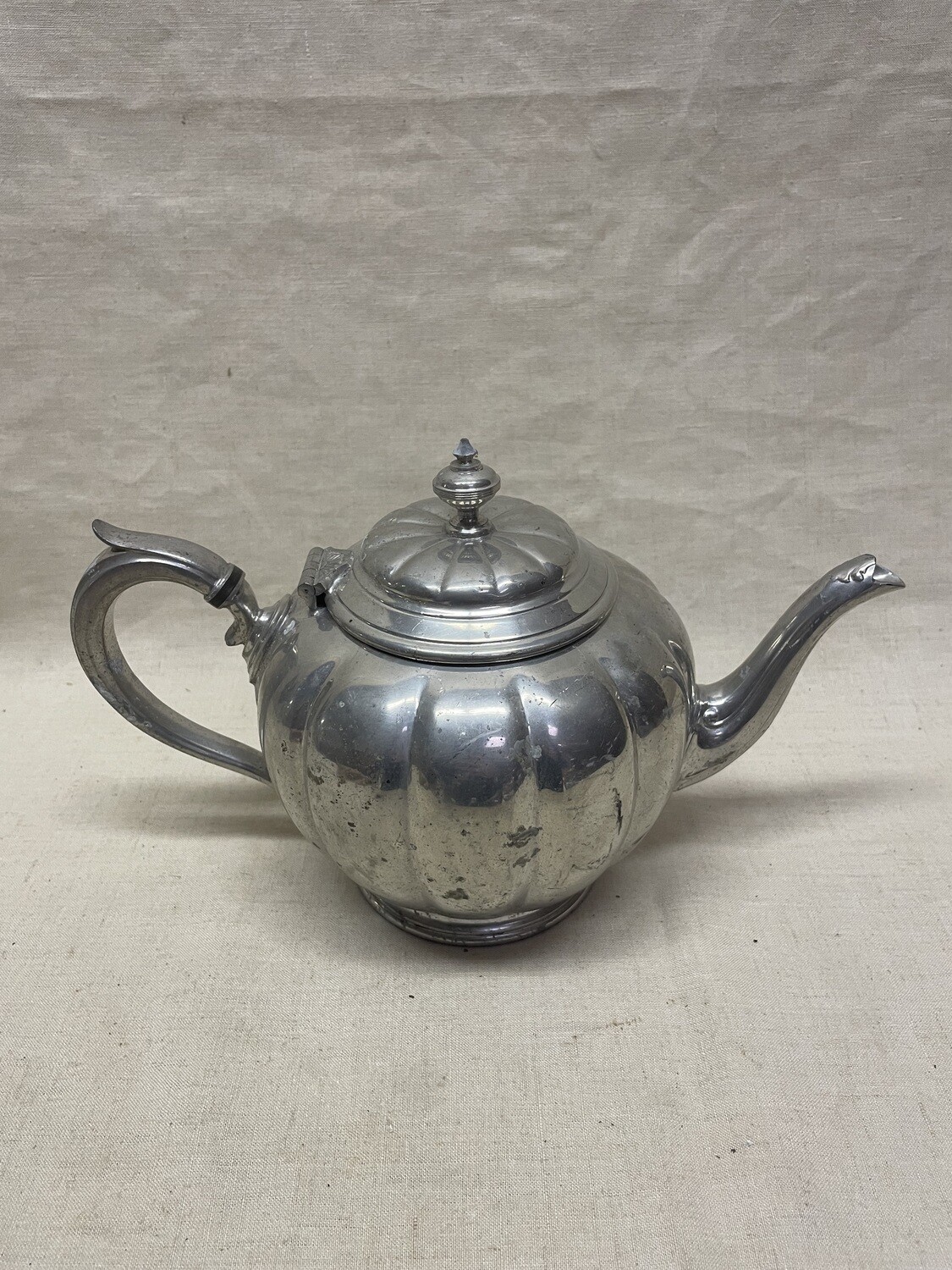 Théière en métal argenté - H 16 cm