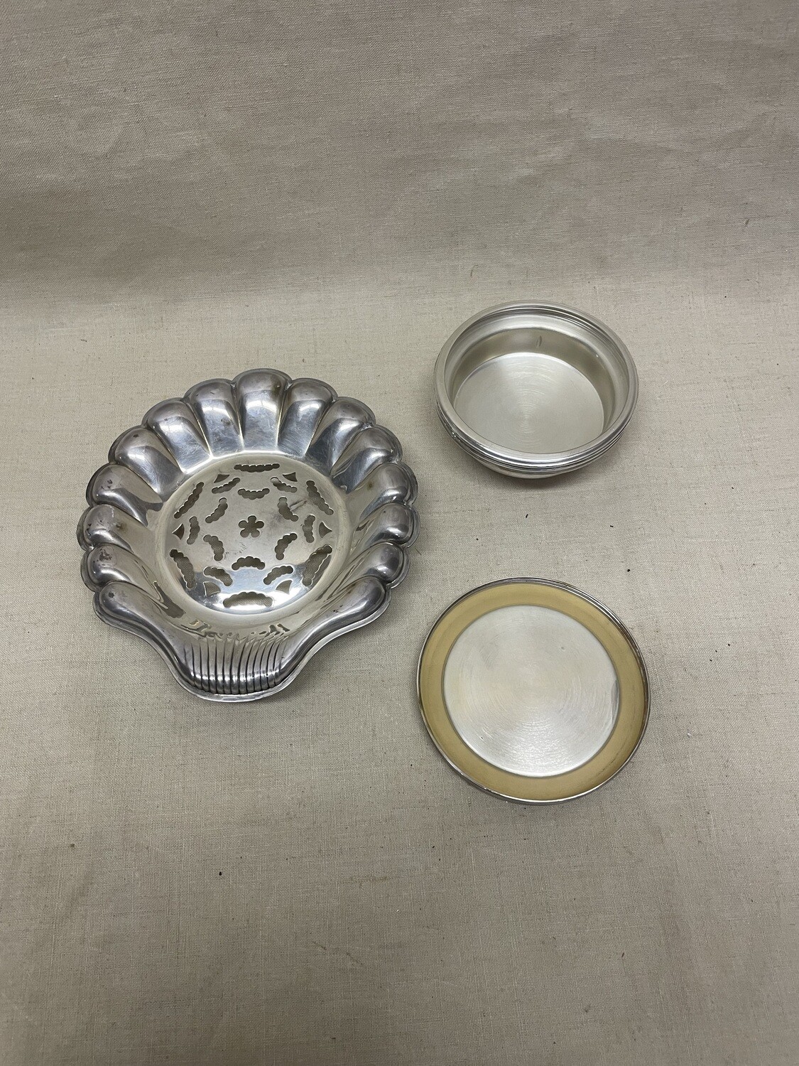 Coupe en métal argenté en forme de coquille - 16,5 cm