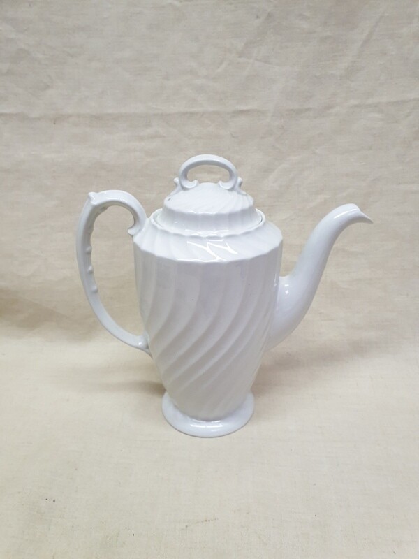 Verseuse en porcelaine blanche - H 22 cm