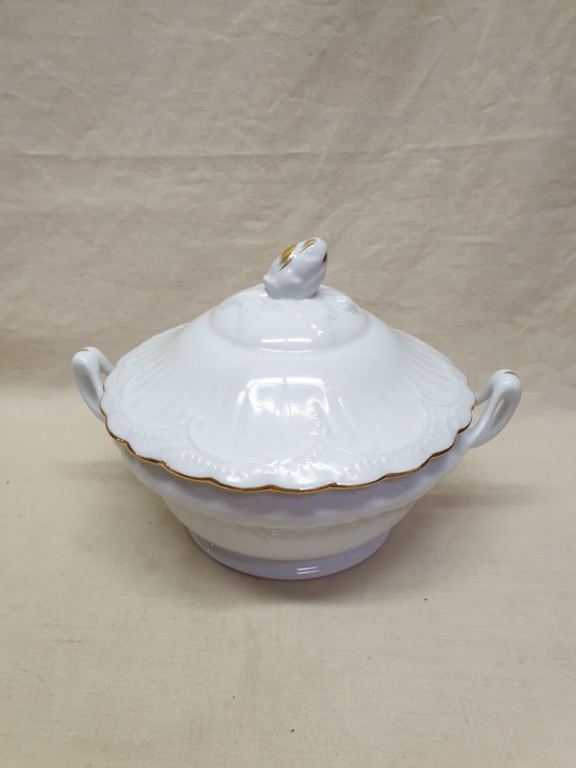 Magnifique soupière en porcelaine blanche et filet or - 20 x 31 cm