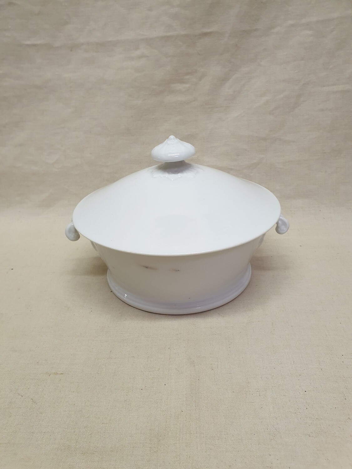Soupière ou légumier en porcelaine - H 14,5 x D 19 cm