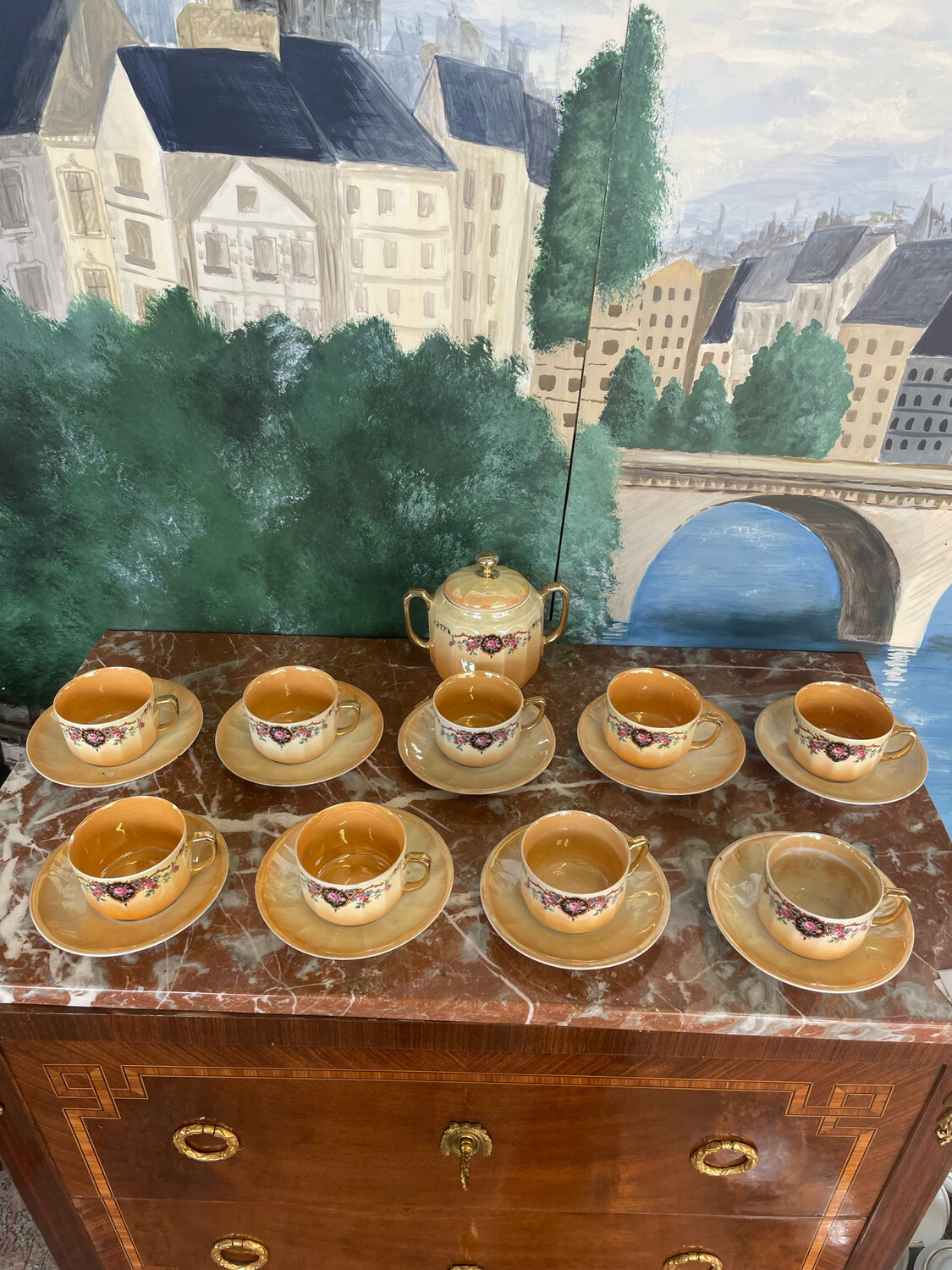Service à café en porcelaine - 9 tasses et sous tasses et un sucrier