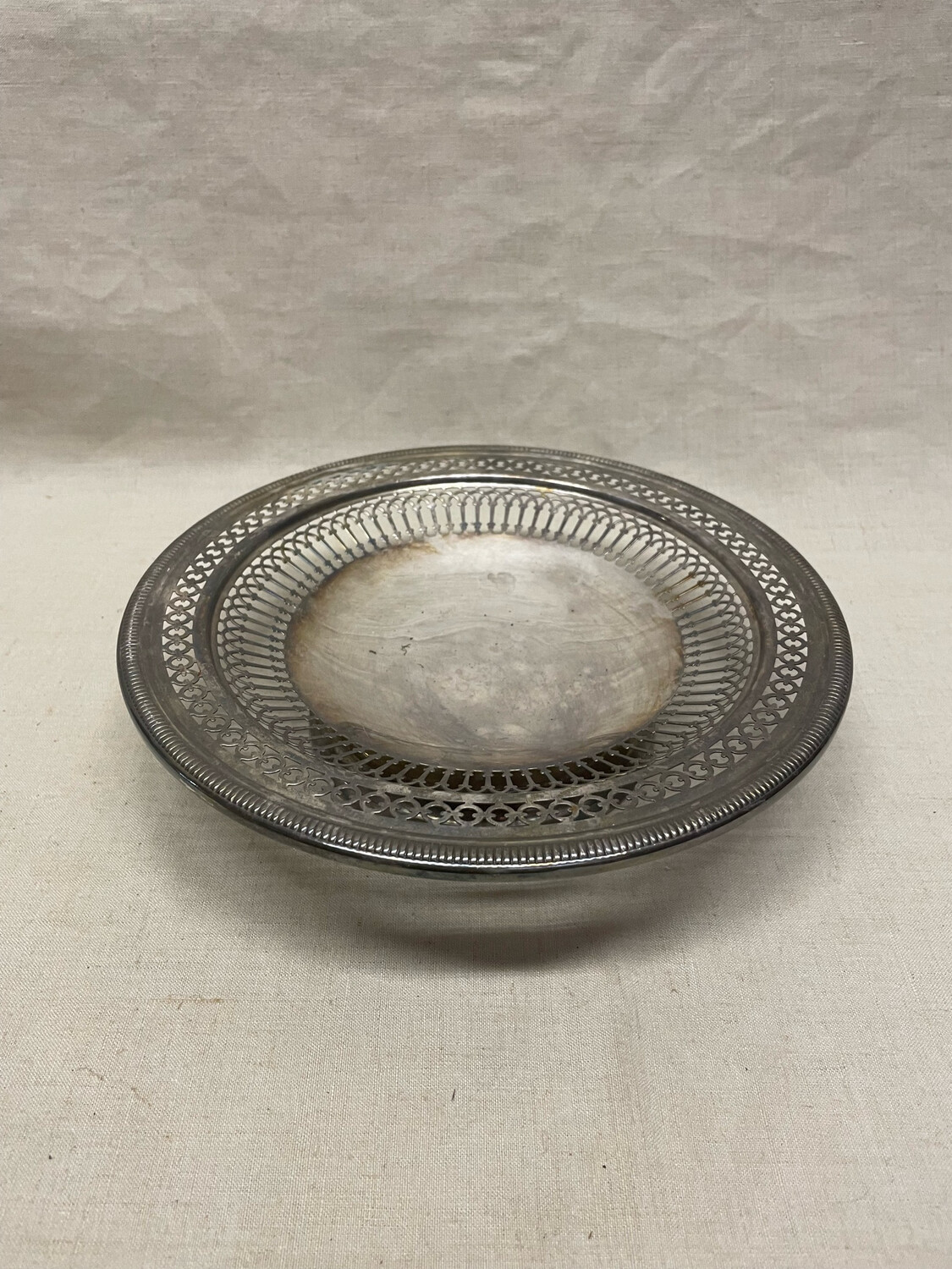 Coupe en métal argenté sur piédouche - 23 cm