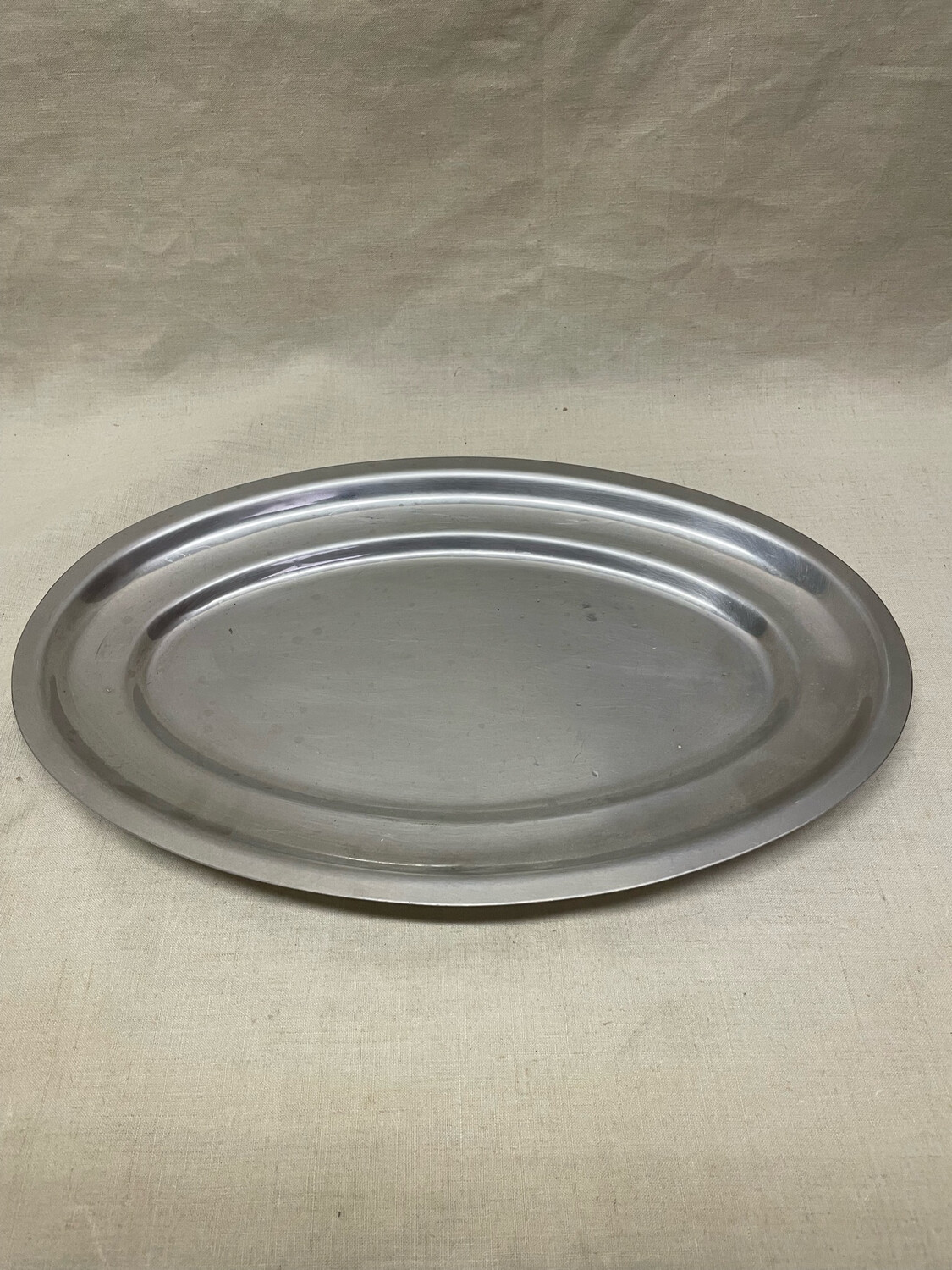 Plat oblong en métal argenté - 38 x 25 cm