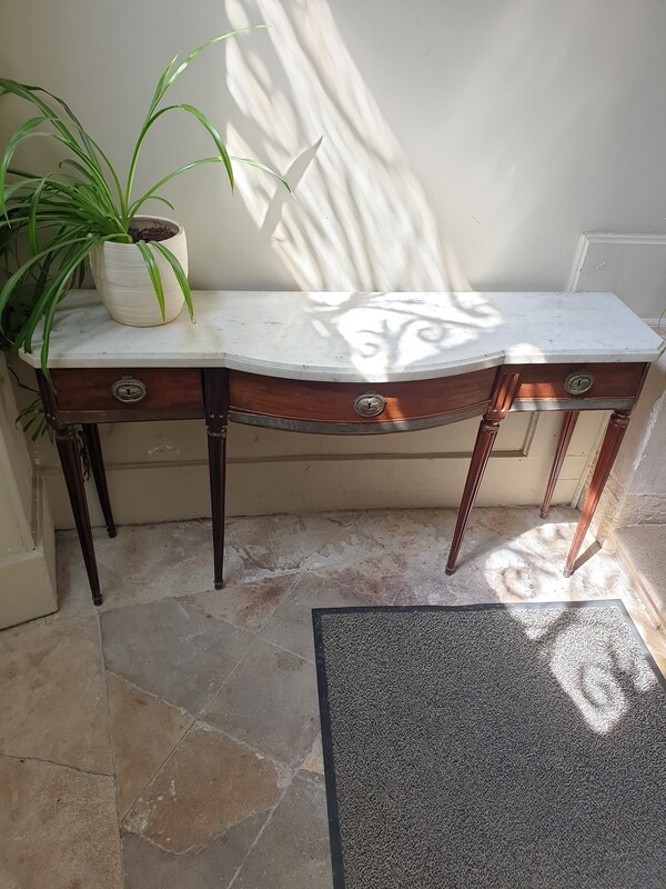 Longue console en bois avec dessus marbre blanc - 77 x 146 x 41 cm