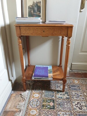 Table d'appoint en bois - 74 x 51 x 36,5 cm