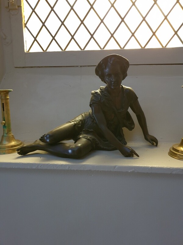 Statue représentant un enfant avec un chapeau - 30 x 46 cm