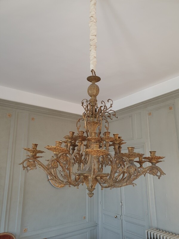Imposant lustre en bronze - H 80 cm x D 89 cm