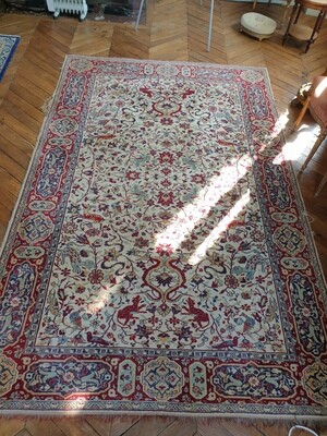 Magnifique tapis fond crème et rouge - 195 x 300 cm