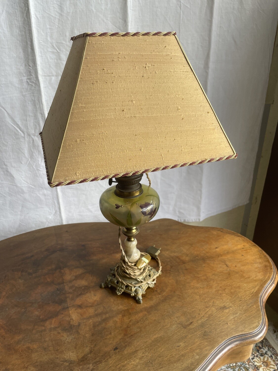 Lampe à pétrole à décor émaillé de fleur - 55 cm