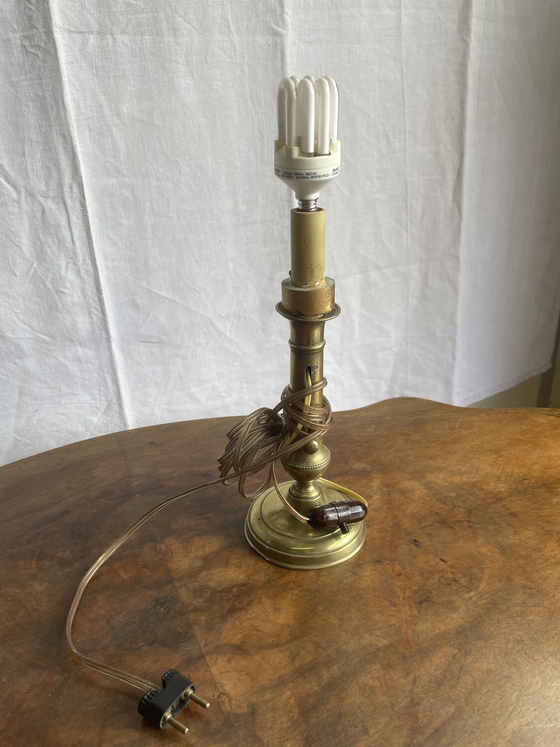 Pied de lampe bougeoir en laiton monté en électricité - 37 cm