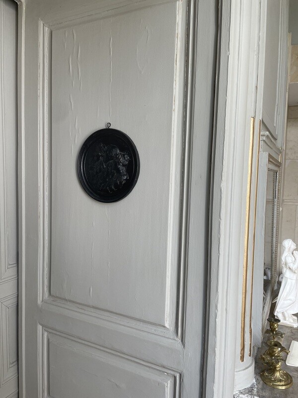 Plaque en fonte représentant la famille royale d'Espagne et ses enfants - 21 cm