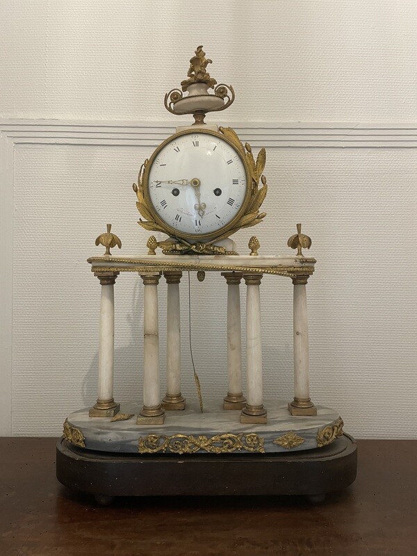 Garniture de cheminée à colonne en marbre blanc - H 65 x L 45 cm