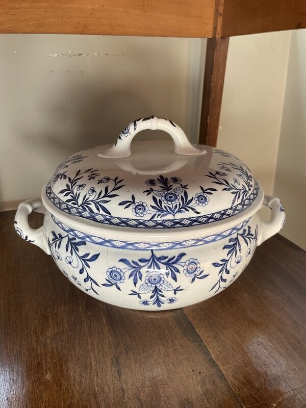 Soupière en porcelaine bleue Lunéville vers 1900 - D 23 cm
