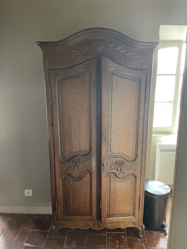 Armoire ouvrant par deux portes - H 197 x 44 x L 98 cm