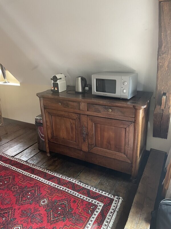 Buffet en bois ouvrant par deux tiroirs et deux vantaux - 95 x 63,5 x L 140 cm