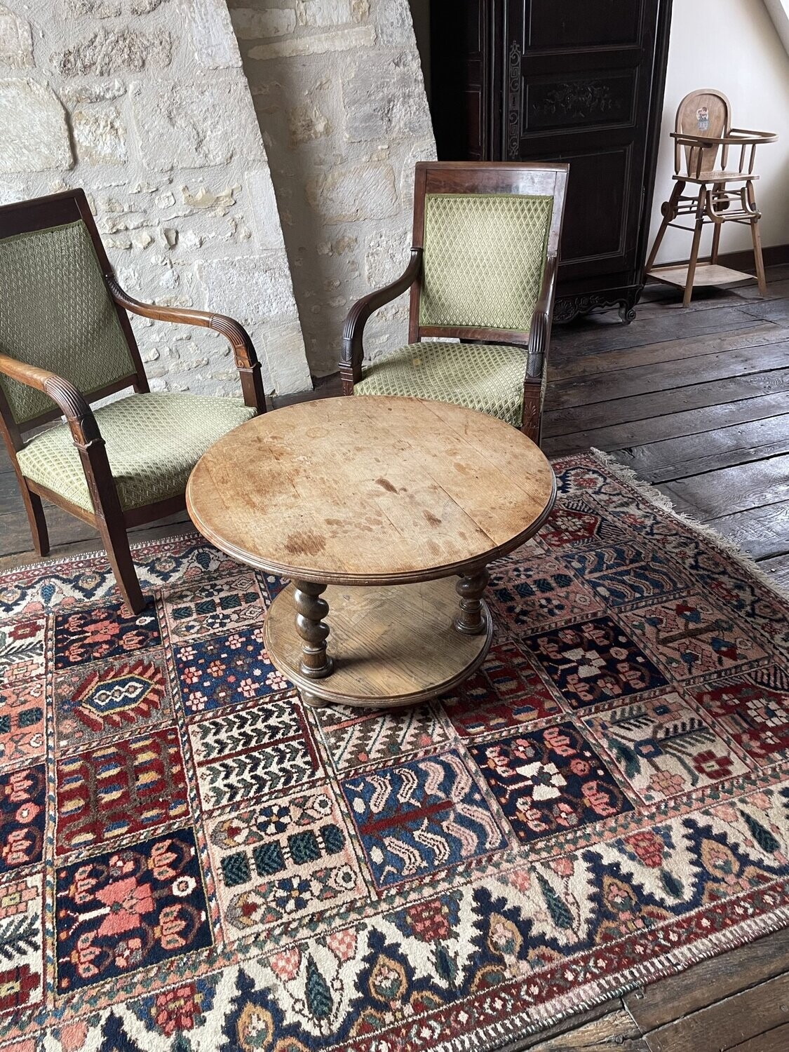 Table basse ronde à trois pieds - H 50 x D 76