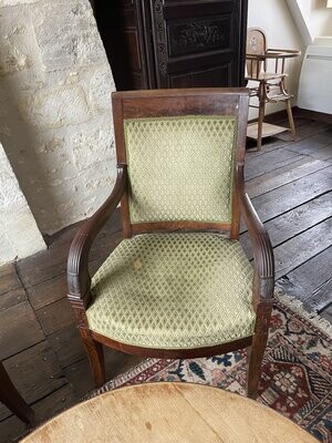 Paire de fauteuils en bois avec garniture de tissu vert - H 90 x P 51 x L 61 cm