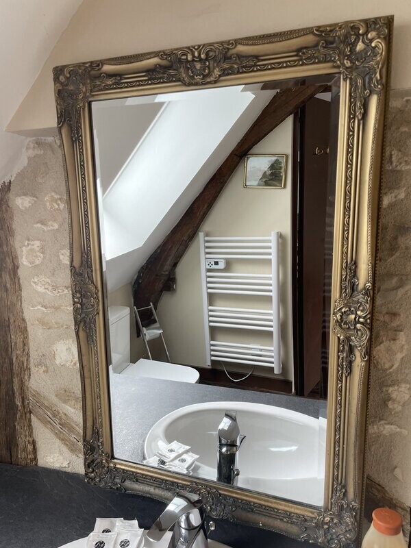 Miroir en bois doré et biseauté - 60 x 90 cm