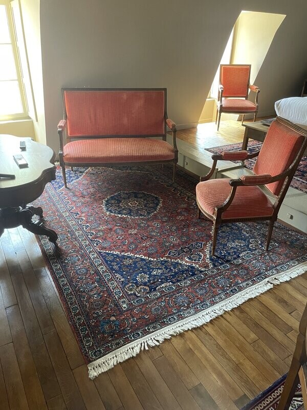 Mobilier comprenant deux fauteuils et un canapé en garniture de velours saumon - 97 cm