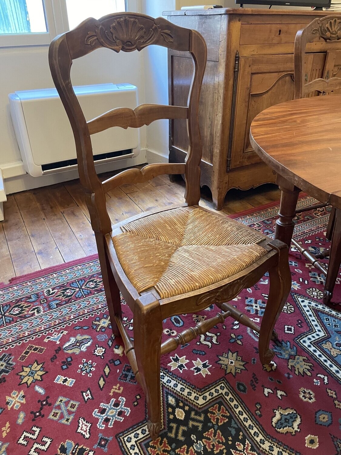 Ensemble de quatre chaises en bois paillé - H 98 x P 41 x L 45 cm