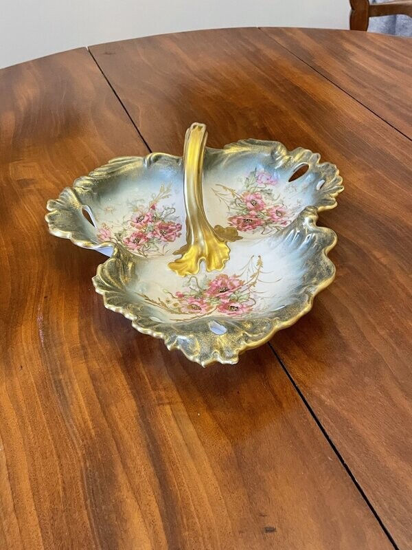 Coupe à hors d'oeuvre en porcelaine en forme de feuille - 31 x 31 cm