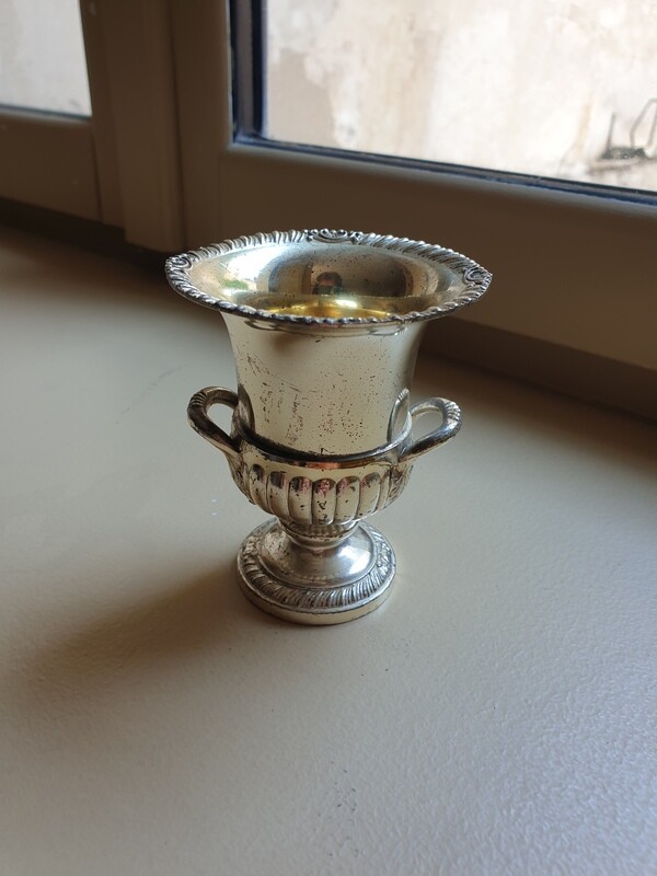 Coupe  en métal argenté - 9 cm