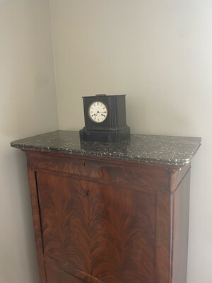 Pendule noire en marbre - H 23,5 x 25 cm