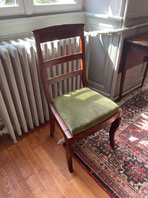 Suite de 3 chaises Restauration avec garniture de velours vert