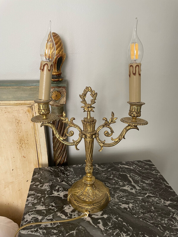 Paire de bougeoirs en bronze doré montés à l'électricité - 45 cm