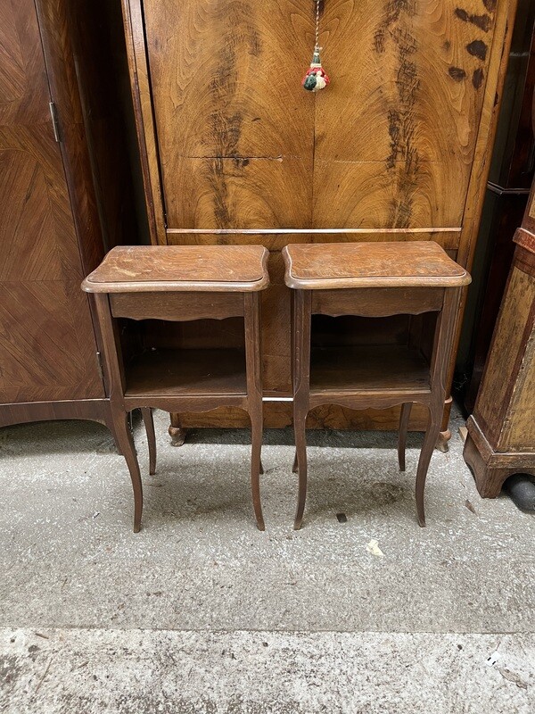 Paire de table de chevet en bois mouvementé