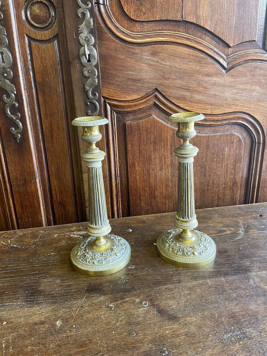 Paire de bougeoirs en bronze