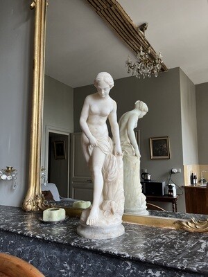 Statue en marbre représentant une femme - 62,5 cm