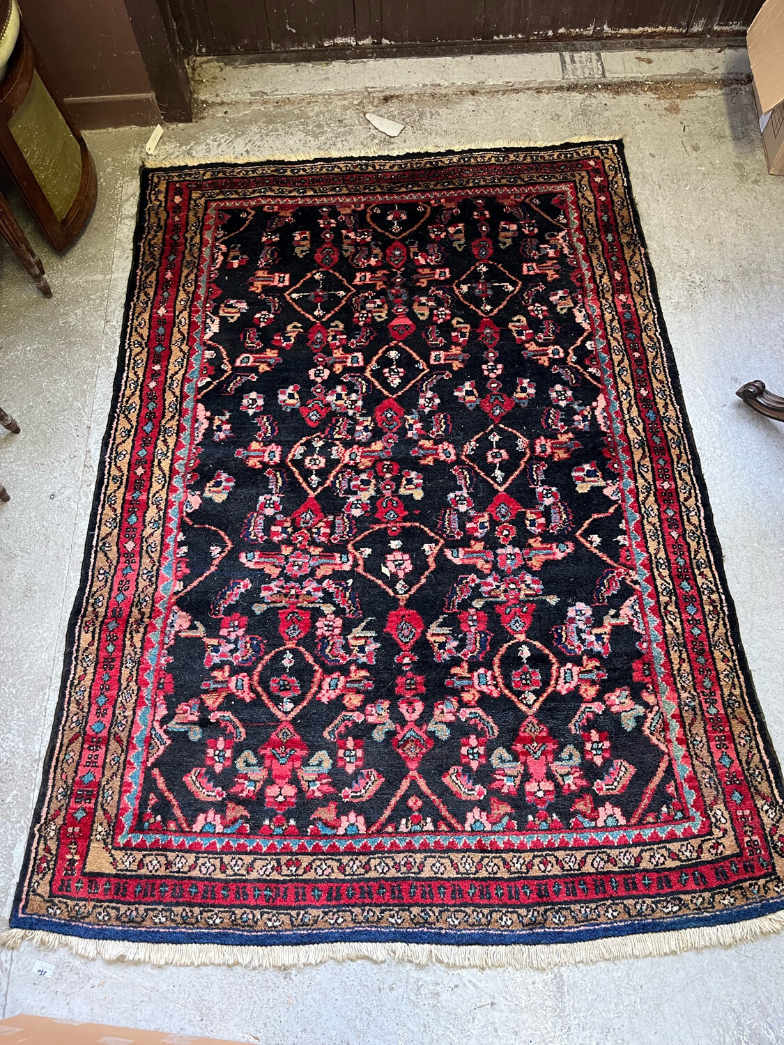 Tapis en laine à fond noir - 200 x 138 cm