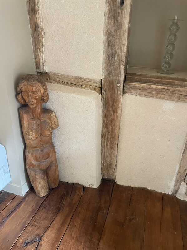 Statue en bois représentant une femme dénudée, proue de bateau