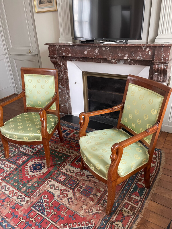 Paire de fauteuils en bois avec accoudoirs en forme de cygne - H 90 cm