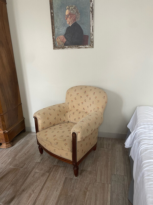 Fauteuil en bois avec garniture de tissu floral - H 86 cm
