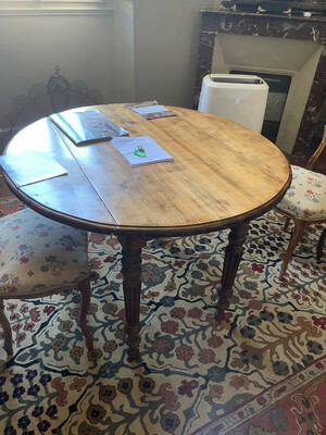 Table en bois - H 71 x D 99 cm