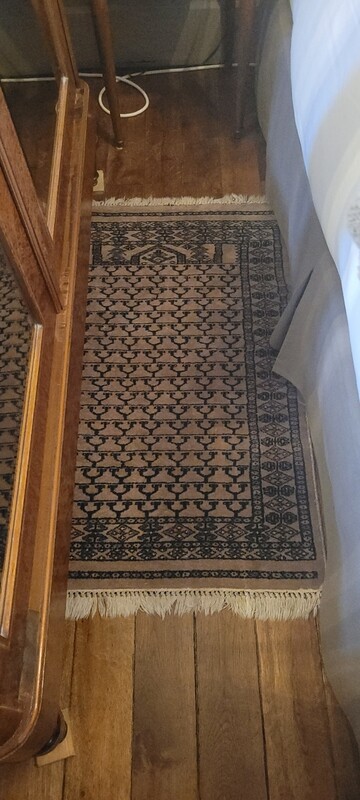 Tapis fond crème et bleu 102 x 64cm