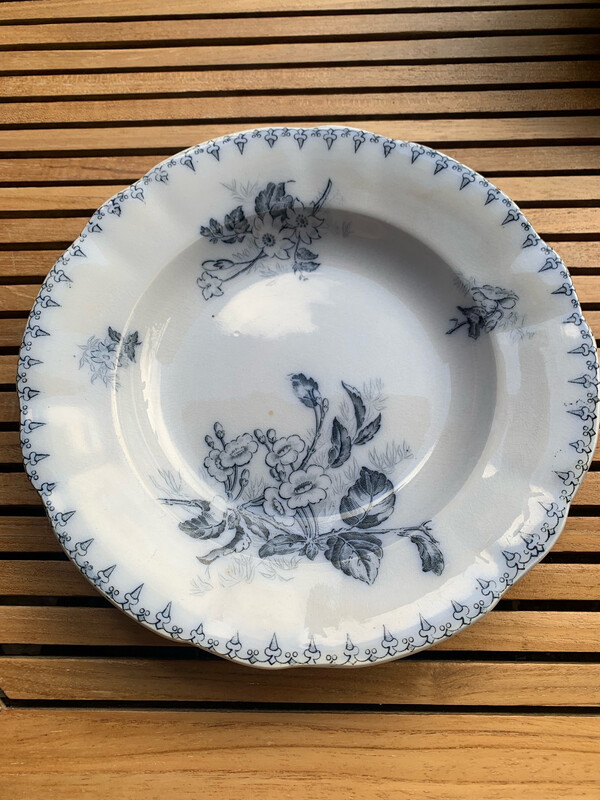 Magnifique lot de 8 assiettes FLORE U et C