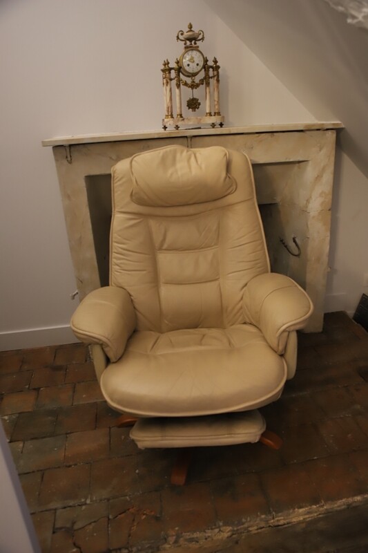 Fauteuil confortable en cuir 98 x 80