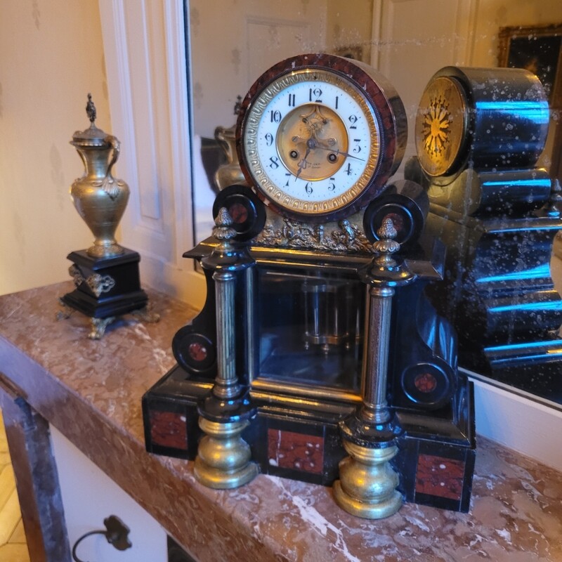 Magnifique pendule  47x40x19cm