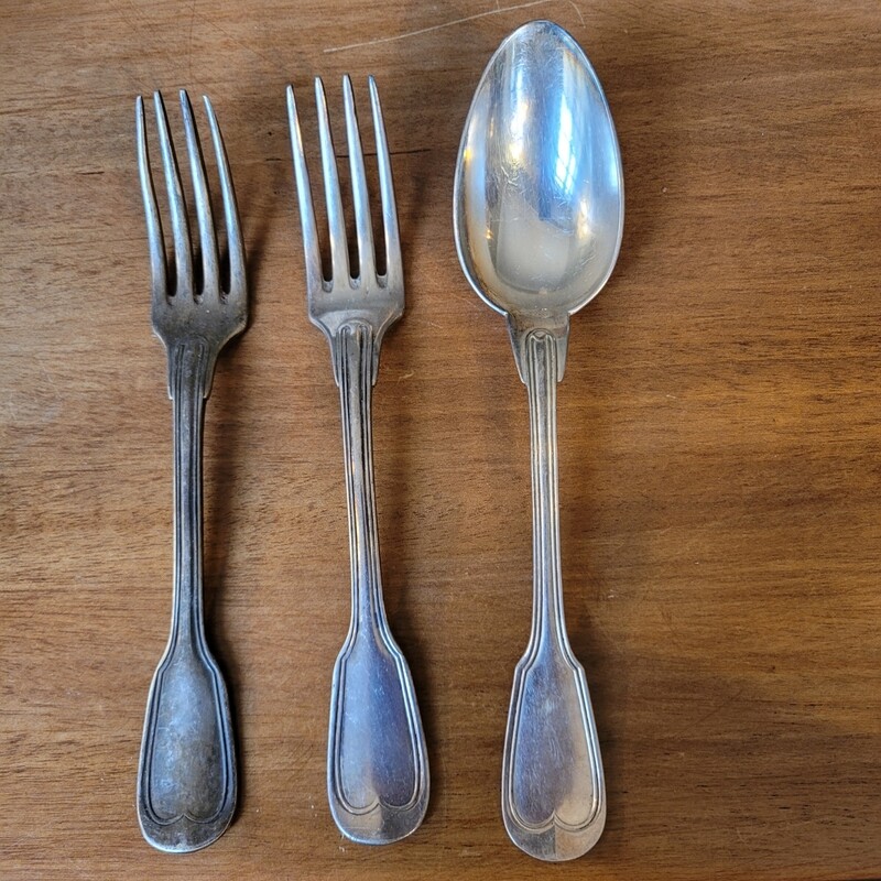 2 fourchettes 1 grande cuillère en métal argenté