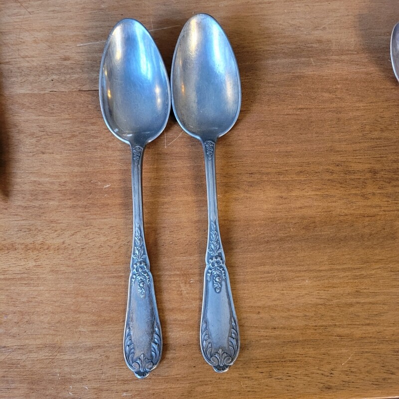 2 grandes cuillères en métal argenté