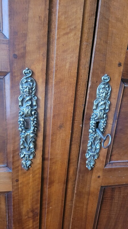 Armoire en noyer Empire - 230 x P 59 x L 140 cm