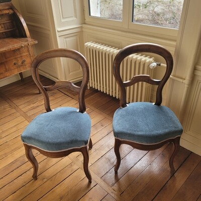 Paire de chaises Louis Philippe garniture de velours bleu - H 89 x P 45 x 47 cm