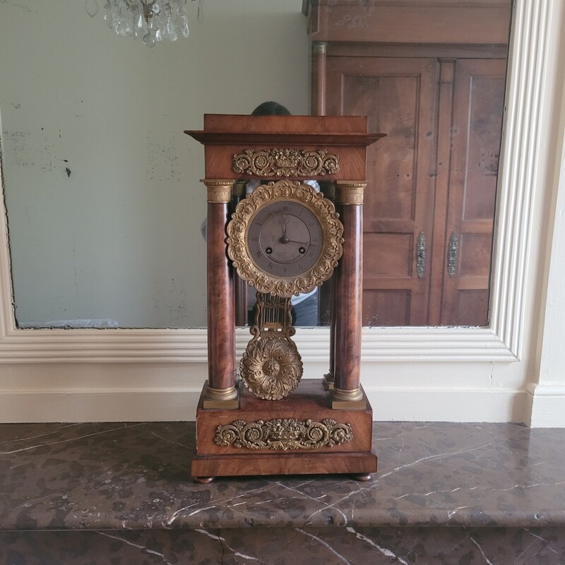 Pendule de cheminée - 26 x H 50 cm