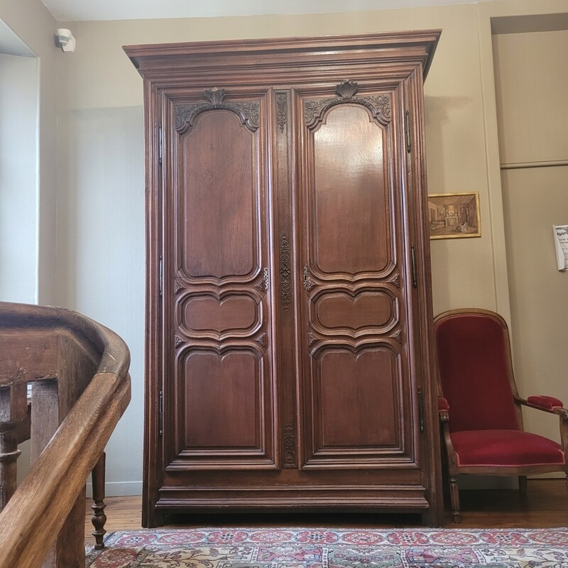 Armoire de mariage en bois sculpté